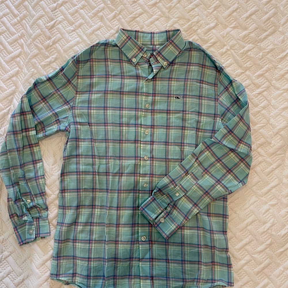 Vineyard Vines long sleeve boys button down plaid shirt. Size large